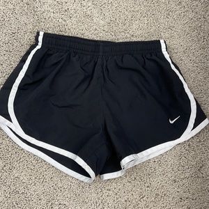🌈Nike Girl’s running Shorts - Small 7/8/9